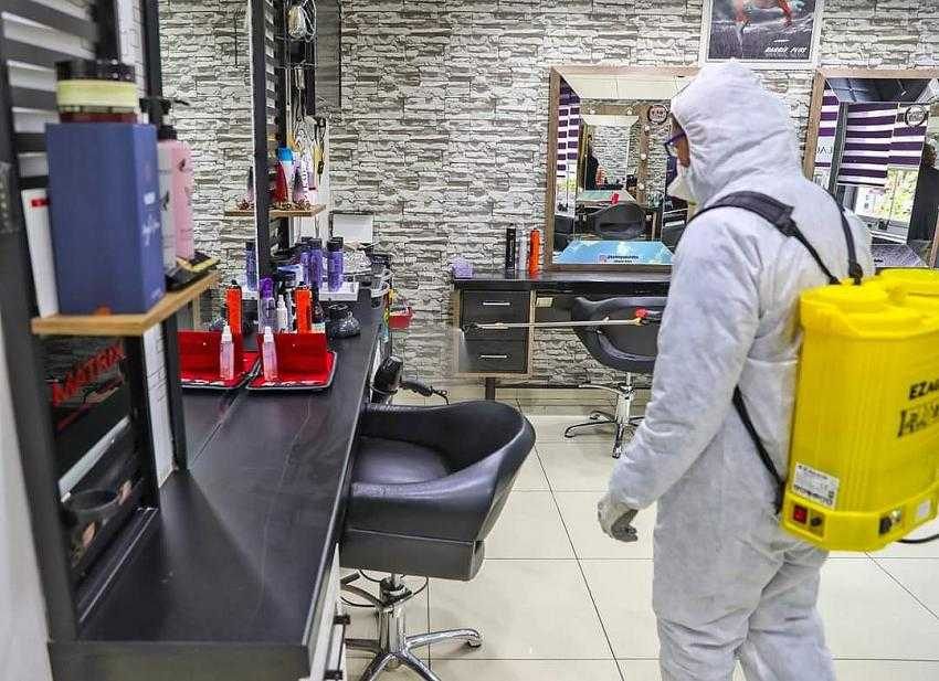 Berber ve kuaför salonları dezenfekte edildi