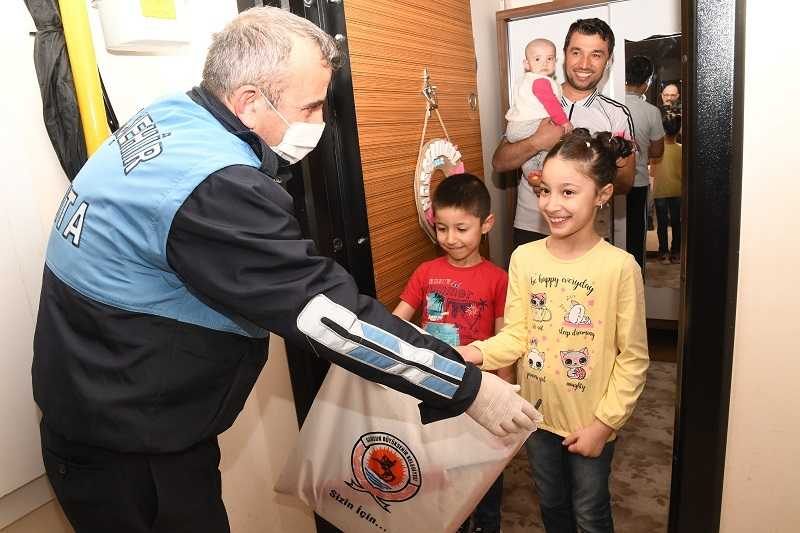 Başkan Demir, çocukları sevindirdi