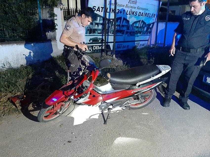 Köpeklerin saldırısından kaçtı, kaza yaptı: 2 yaralı