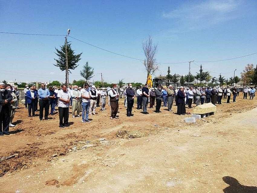 Kızıltepe’de sosyal mesafeli cenaze namazı