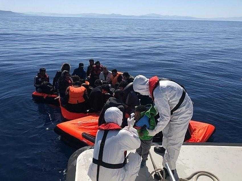Yunan Sahil Güvenlik güçlerinin ölüme terk ettiği 30 sığınmacı kurtarıldı