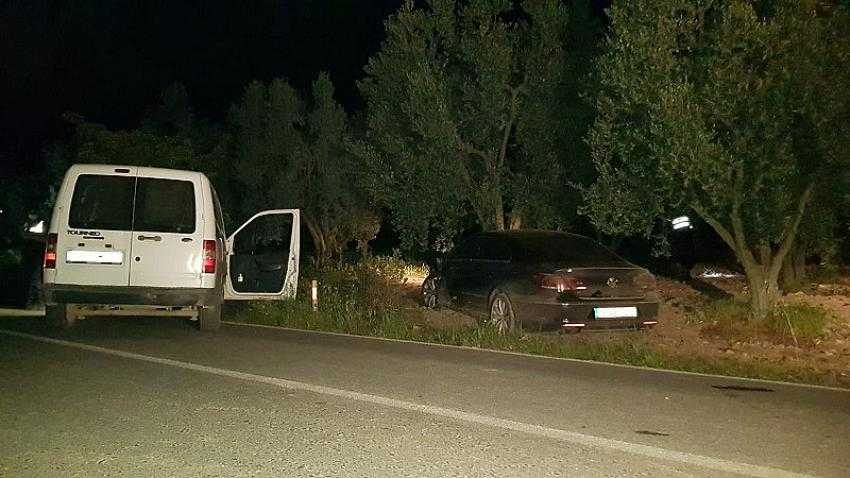 Şüpheli aracı kovalayan polis otosu kaza yaptı bir polis yaralandı