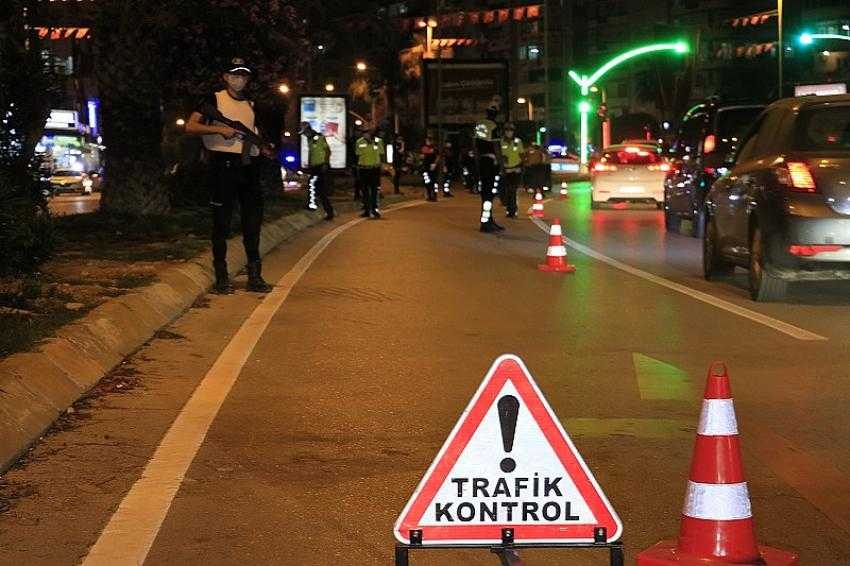 Adana’da trafik kurallarına uymayan sürücülere ceza yağdı