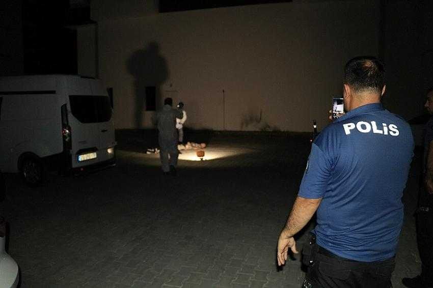 İhbar üzerine olay yerine giden polis erkek cesediyle karşılaştı