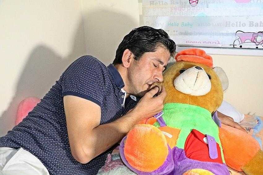 Bir babanın göz yaşartan uykusu