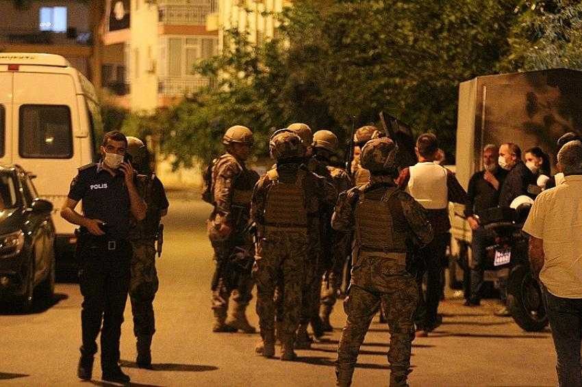 Elinde pompalı tüfekle ailesine ve polise ecel terleri döktürdü