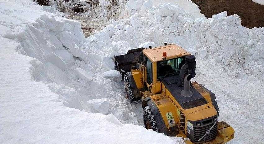Bayburt’ta karla mücadele çalışmaları sürüyor