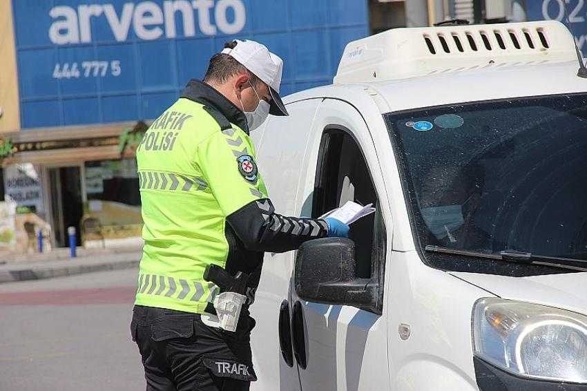 İzmir’de kısıtlama kurallarına uymayanlara 3 milyon lirayı aşkın ceza