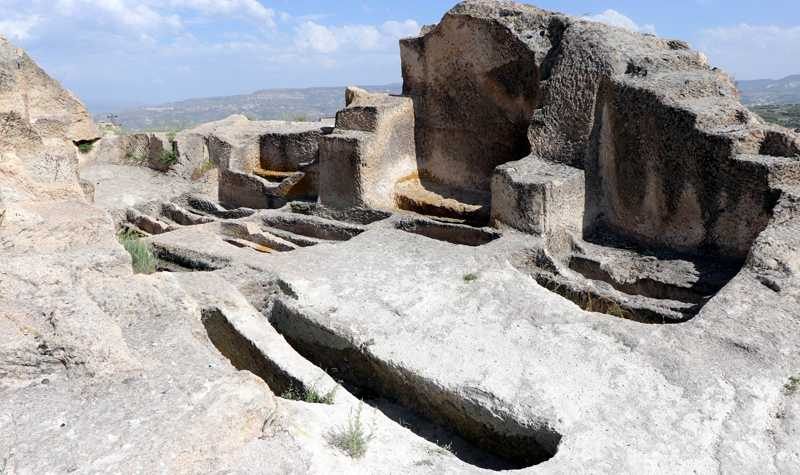 Kapadokya’da 2 bin yıllık mezar büyük ilgi çekiyor