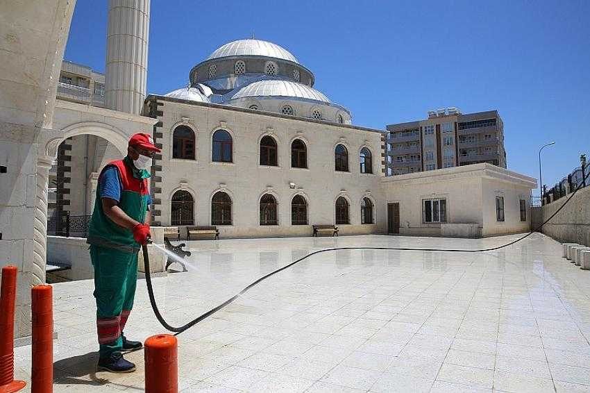 Karaköprü’de camiler ibadete hazırlanıyor