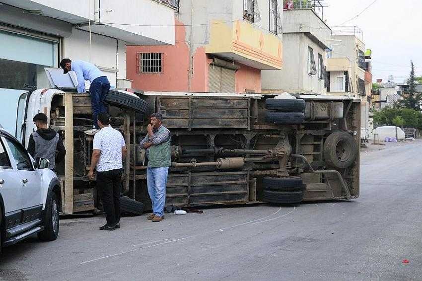 Tarım işçilerini taşıyan servisler çarpıştı: 12 yaralı