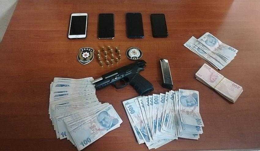 Şüphe üzerine gözaltına alındılar, evlerinde ruhsatsız silahlar ele geçirildi