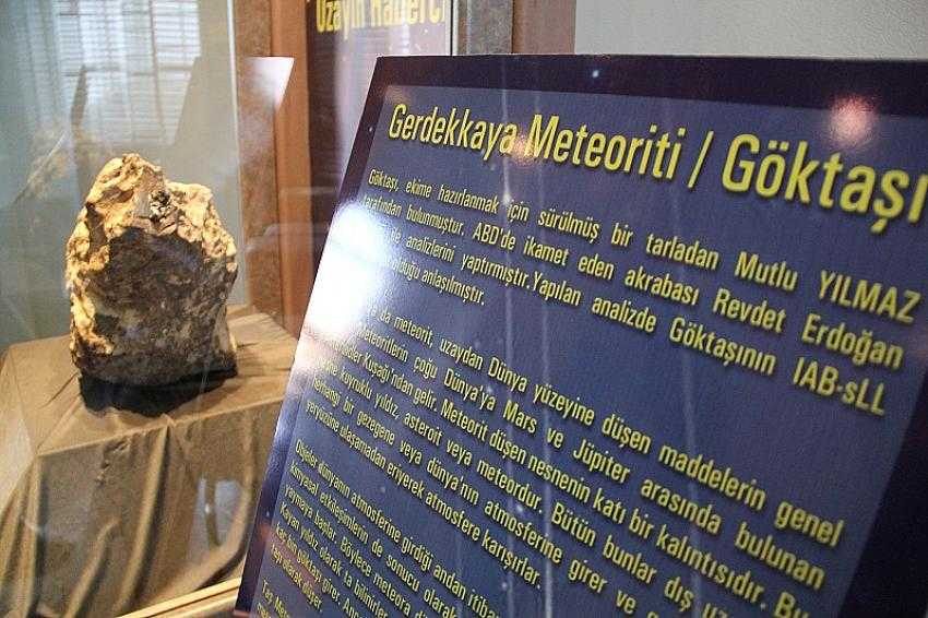 Türkiye’nin 3. büyük göktaşını bulan Mutlu Yılmaz: Mıknatıs çekiyor mu deneyin