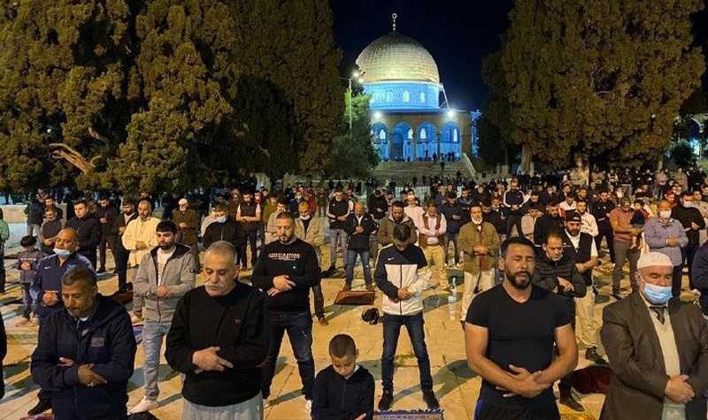 Mescid-i Aksa 2 ay sonra yeniden ibadete açıldı