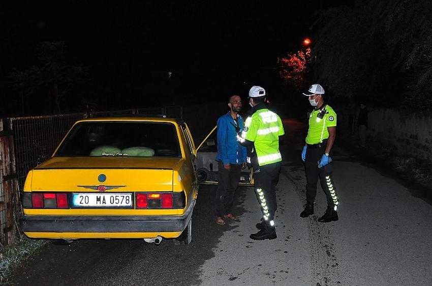Polisin kaza yapan alkollü sürücü ile imtihanı