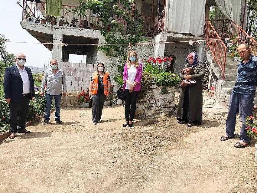 Burhaniye’de Ak Partililer geçmiş olsun ziyaretinde bulundu