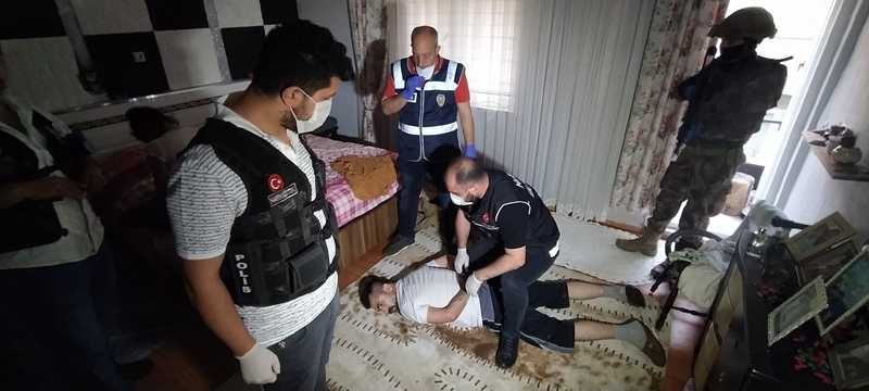 Bursa’da bin polisle şafak baskını
