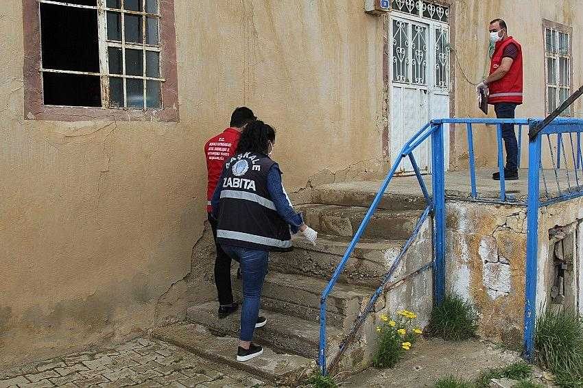 Cumhurbaşkanlığınca gönderilen hediye paketleri vatandaşlara ulaştırıldı