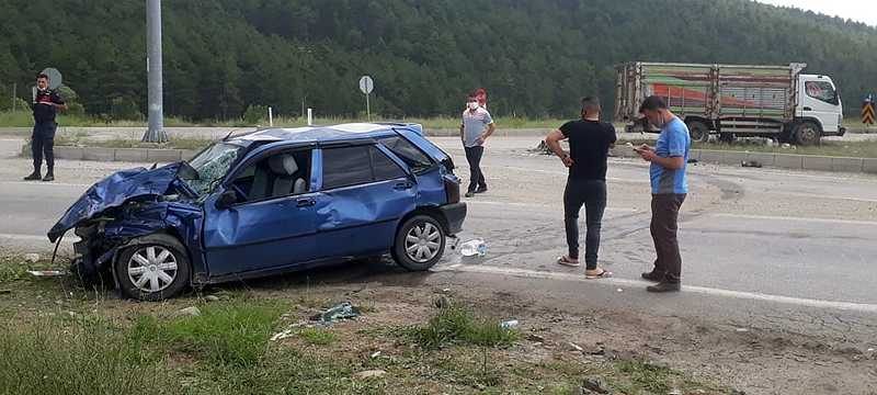 Bursa’da otomobil ile kamyon çarpıştı: 6 yaralı