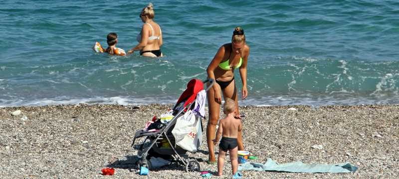 Dünyaca ünlü sahil tatilcilere kaldı