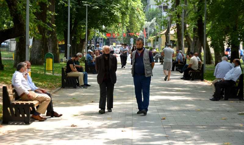 Termometreler 42 dereceyi gösterdi, Bursalılar gölgeye kaçtı