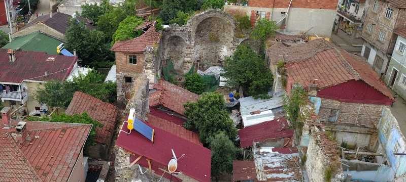 Evlerin içinde kalan tarihi kiliseye kültürel varlık tescili