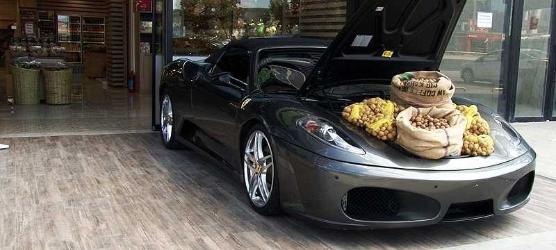 Ferrari bagajında ceviz satışı