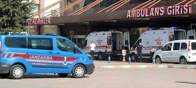 Sınırda askeri araç devrildi: 16 yaralı