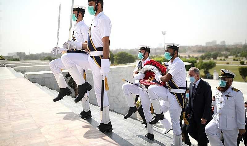 Bakan Akar, Pakistan’da Mehter Marşıyla karşılandı