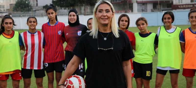 Adanalı Meryem Özyumşak’ın futbol aşkı