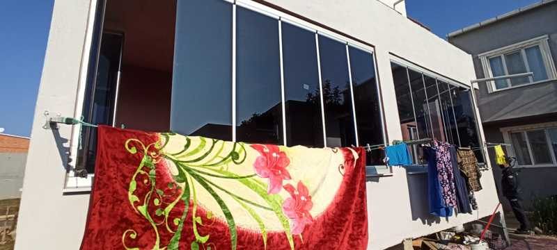 Bursa’da hatalı cam balkon bütün aileyi zehirledi