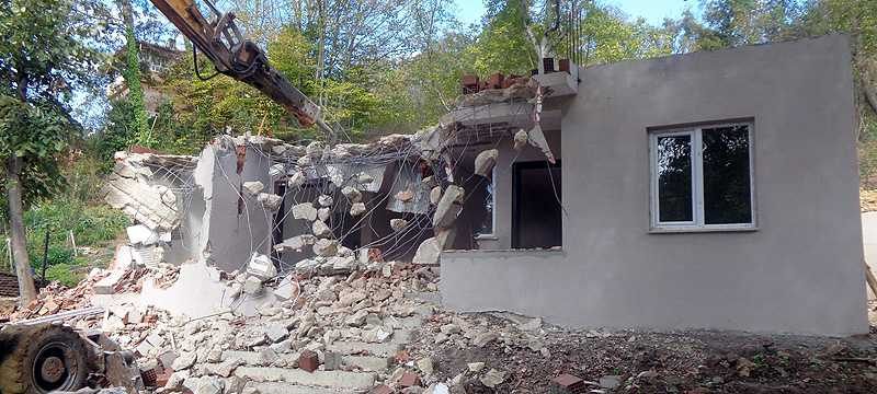 Bursa’da kaçak yapılar tek tek yıkılıyor