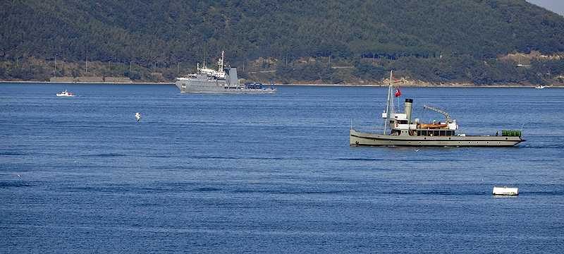 Çanakkale Boğazı’ndan peş peşe savaş gemileri geçti