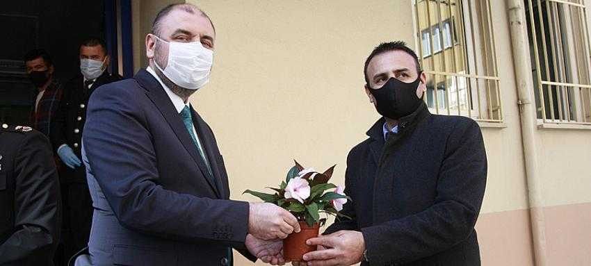 Askerden polise alkışlı kutlama