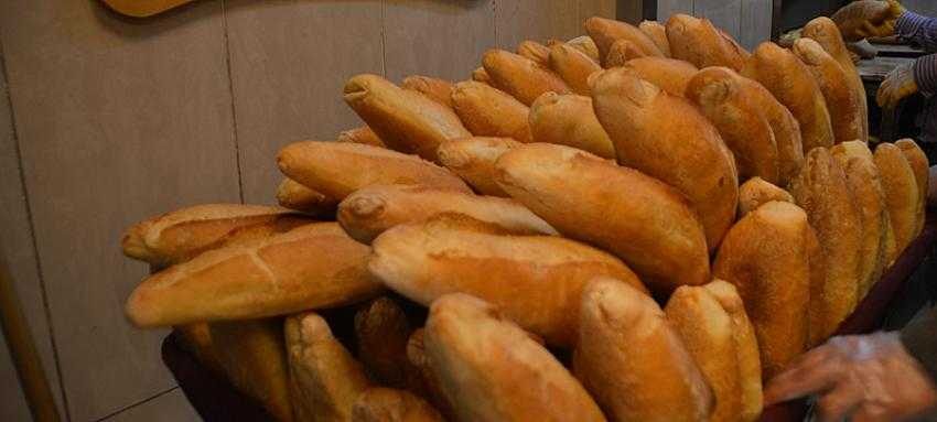 İki günlük sokağa çıkma yasağında fırıncılar iş başında