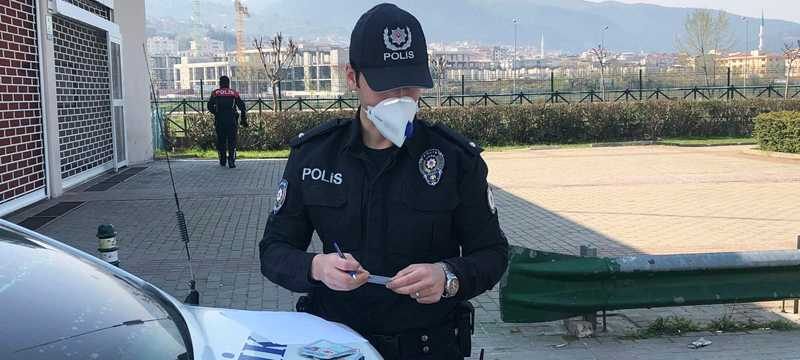 Sokağa çıktı polisi görünce 