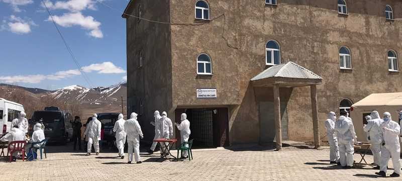 Muhtarın hastaları gizlediği mahallede vaka sayısı artıyor