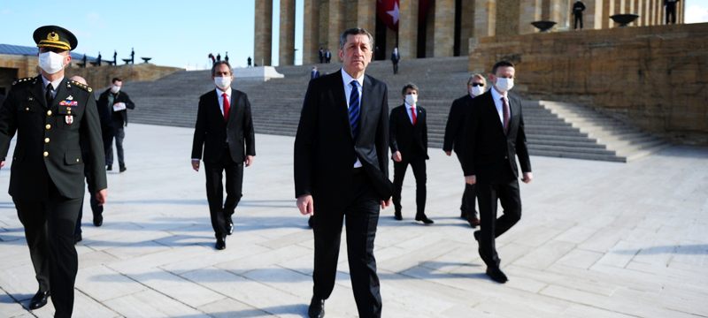 Milli Eğitim Bakanı Selçuk Anıtkabir’i ziyaret etti