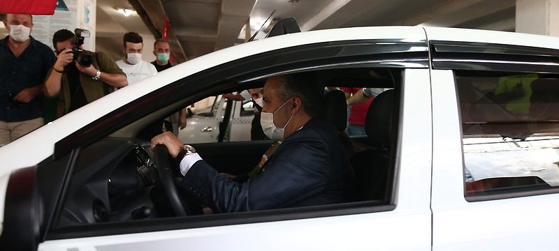 Mesafe kuralına uymayan yolcuya başkan şoku