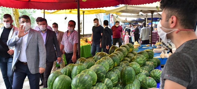Başkan Yılmaz pazarın nabzını tuttu