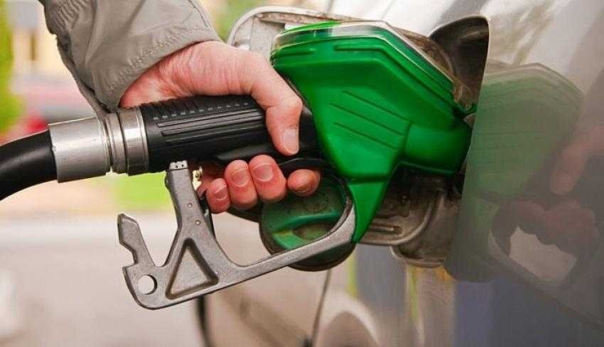 Benzin ve motorine zam! Fiyatlara yansıyor mu?