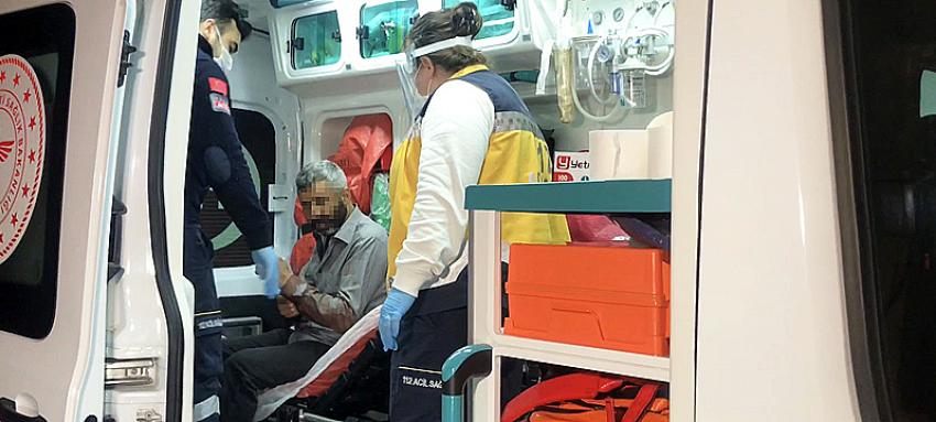 Evde alkol aldıkları arkadaşlarını bıçaklayıp kaçtılar