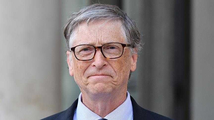 Bill Gates 24 yıllık koltuğundan oldu