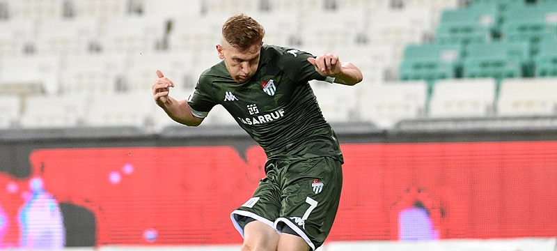 Burak Kapacak yüzde 100’le oynadı
