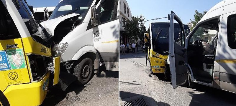 Servis ile minibüs kafa kafaya çarpıştı: 4 yaralı