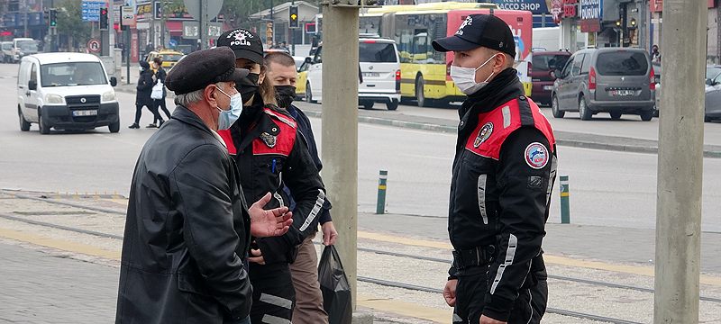 Bursa’da polisler sigara ve maske denetimini arttırdı