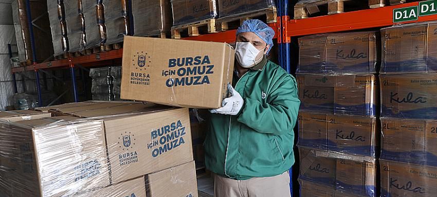 Her gün yüzlerce aileye gıda ve hijyen ürünü ulaştırılıyor