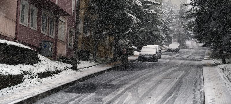 Bursa şehir merkezi beyaza büründü