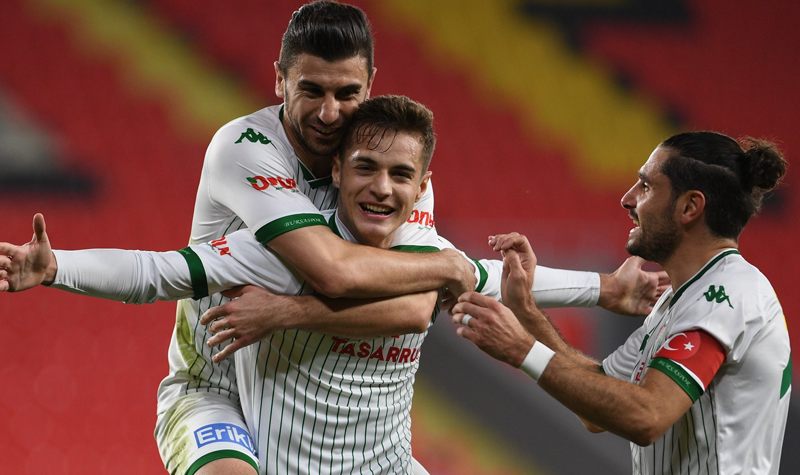 Bursaspor imkansızlıklara rağmen geçen sezonu yakalıyor