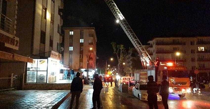 Çatı yangını paniğe neden oldu